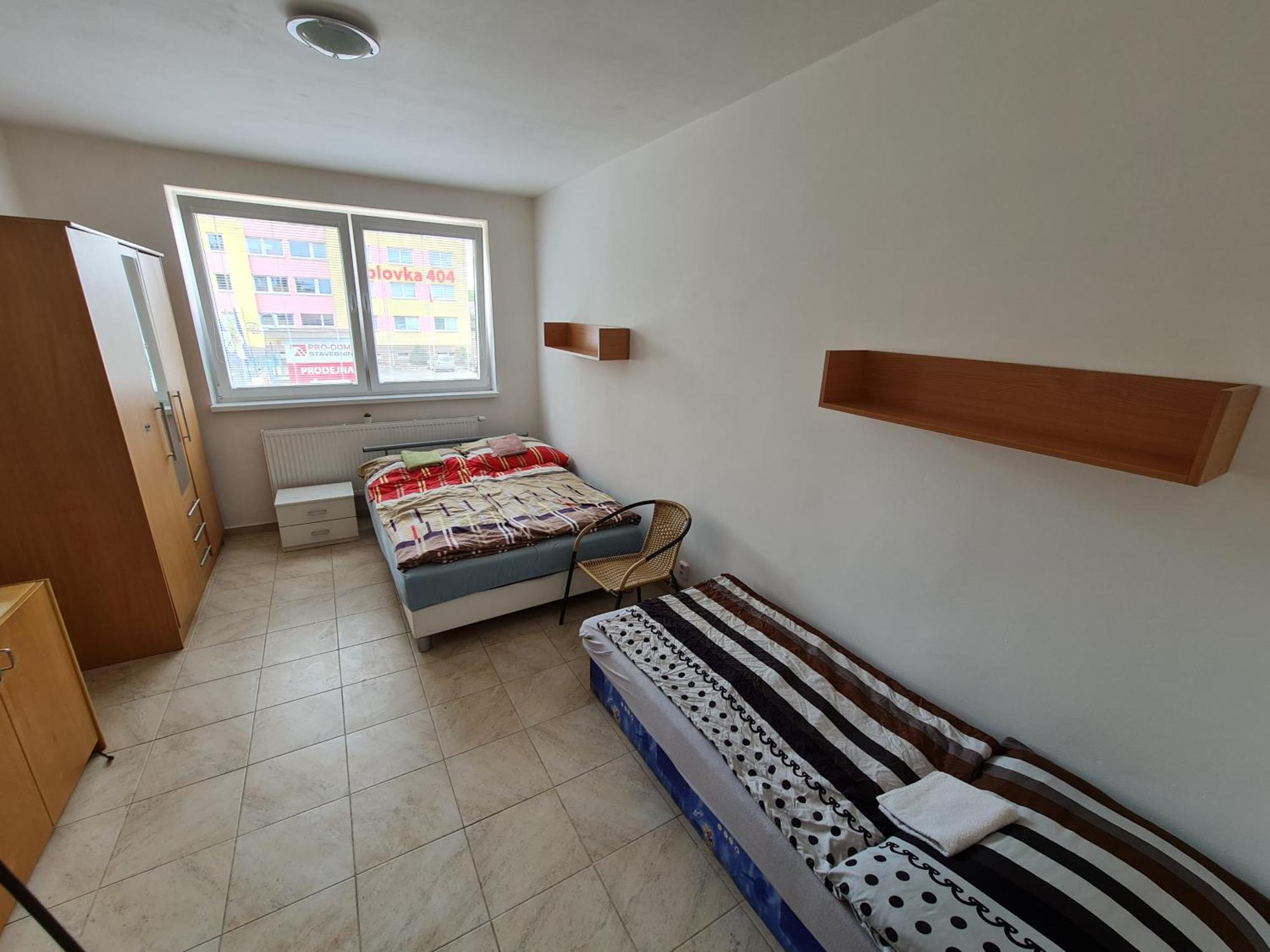 Nika Beds Hotel Pardubice Bagian luar foto
