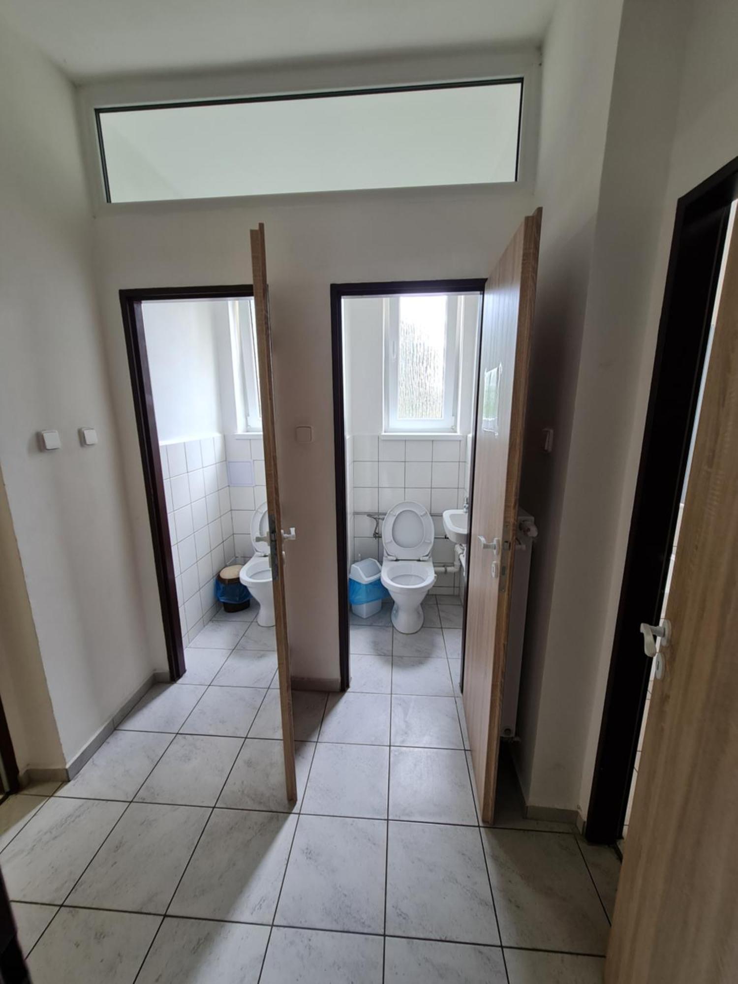 Nika Beds Hotel Pardubice Bagian luar foto