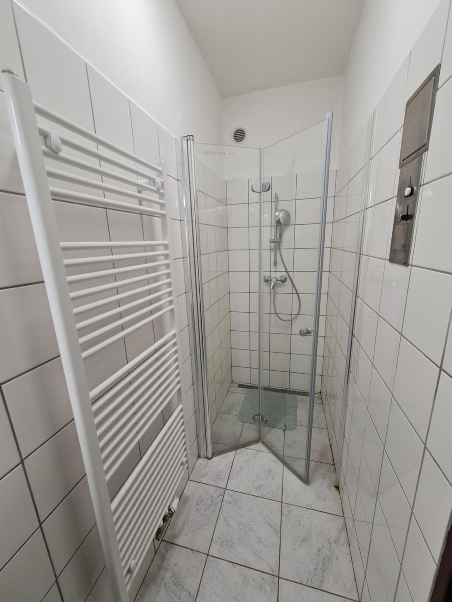 Nika Beds Hotel Pardubice Bagian luar foto